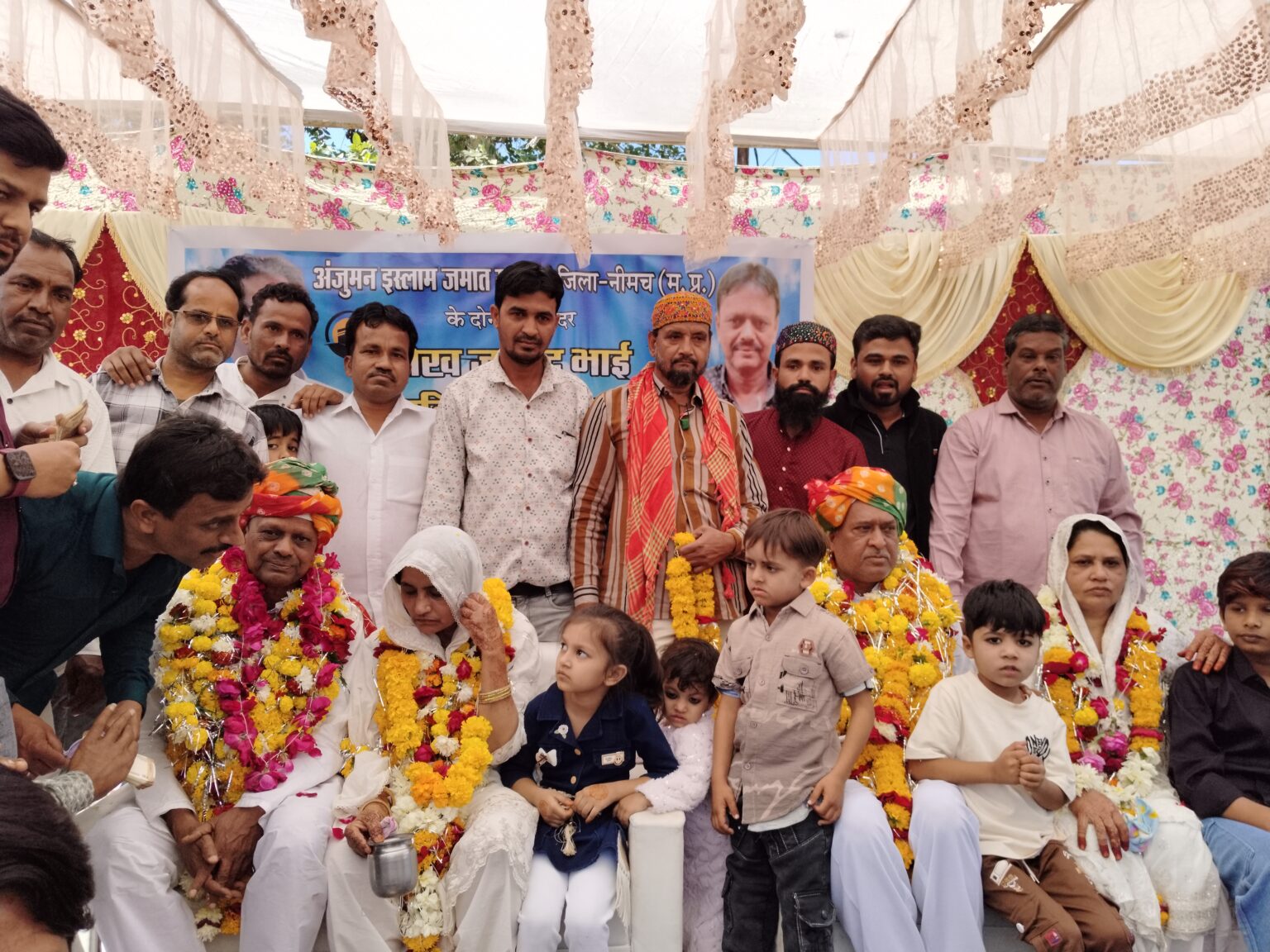 *रामपुरा अंजुमन इस्लाम जमात के दो पूर्व सदर उमराह के लिए आज जुलूस के रूप में हुवे रामपुरा से रवाना*  *वर्तमान सदर रहे पूरे कार्यक्रम से नदारद दोनो पूर्व सदर का नही किया इस्तकबाल* *नगर में इस बात की चर्चा जोरो शोरो से होने लगीं*